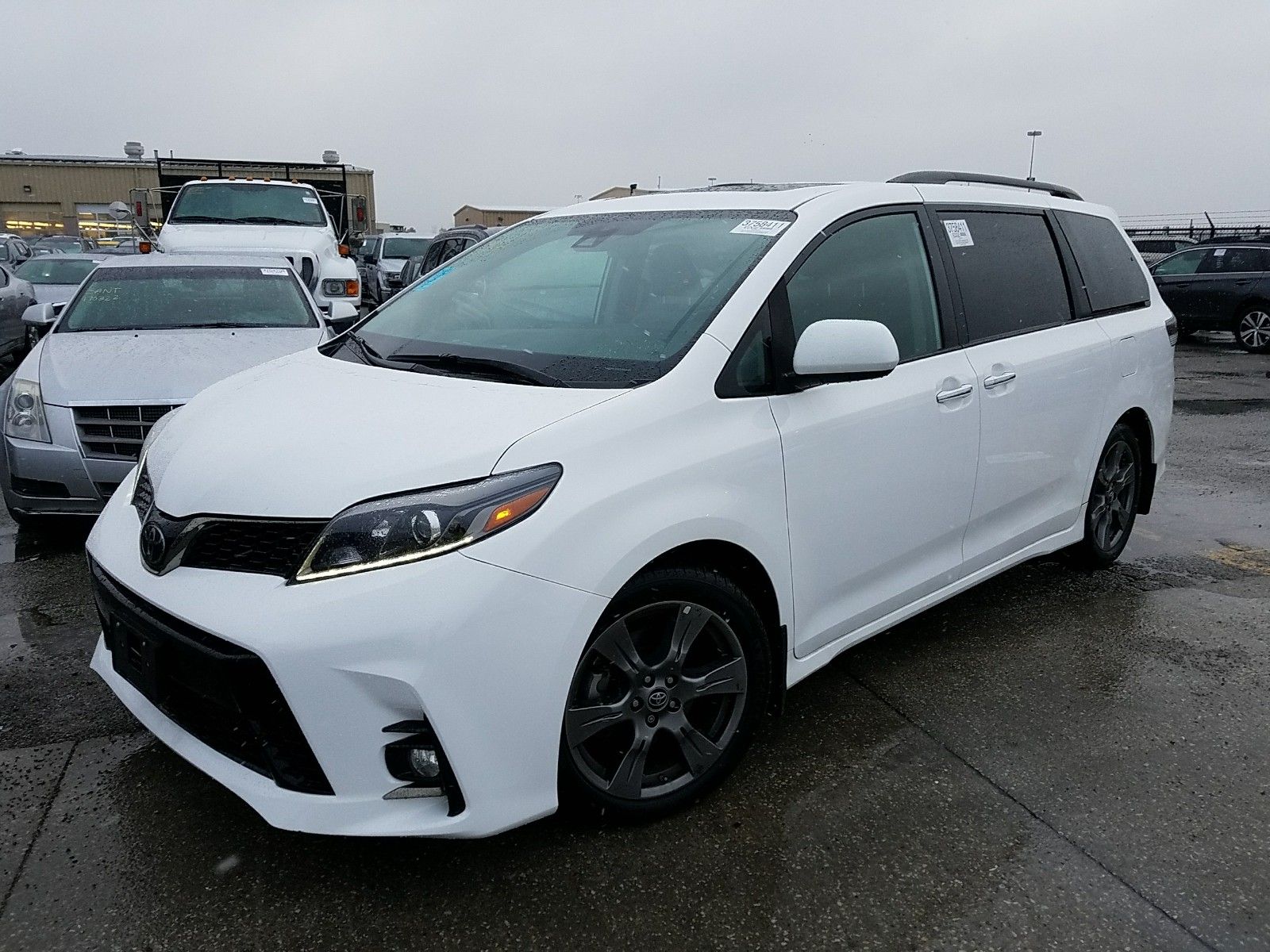 Купить TOYOTA SIENNA 2019: Авто с пробегом из США в Бишкеке и Кыргызстане.  Бу авто с авторынков США