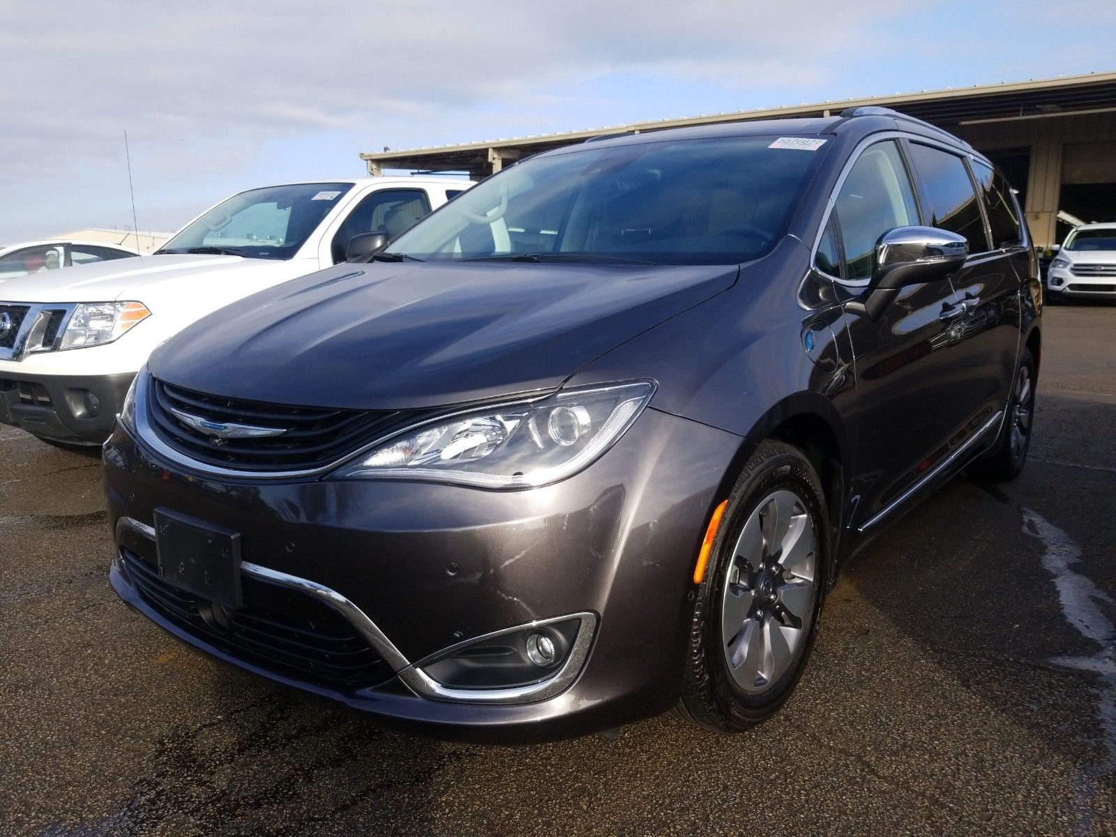 2018 Chrysler Pacifica hybrid 3.6. Lot 99917727492 Vin 2C4RC1N7XJR133463