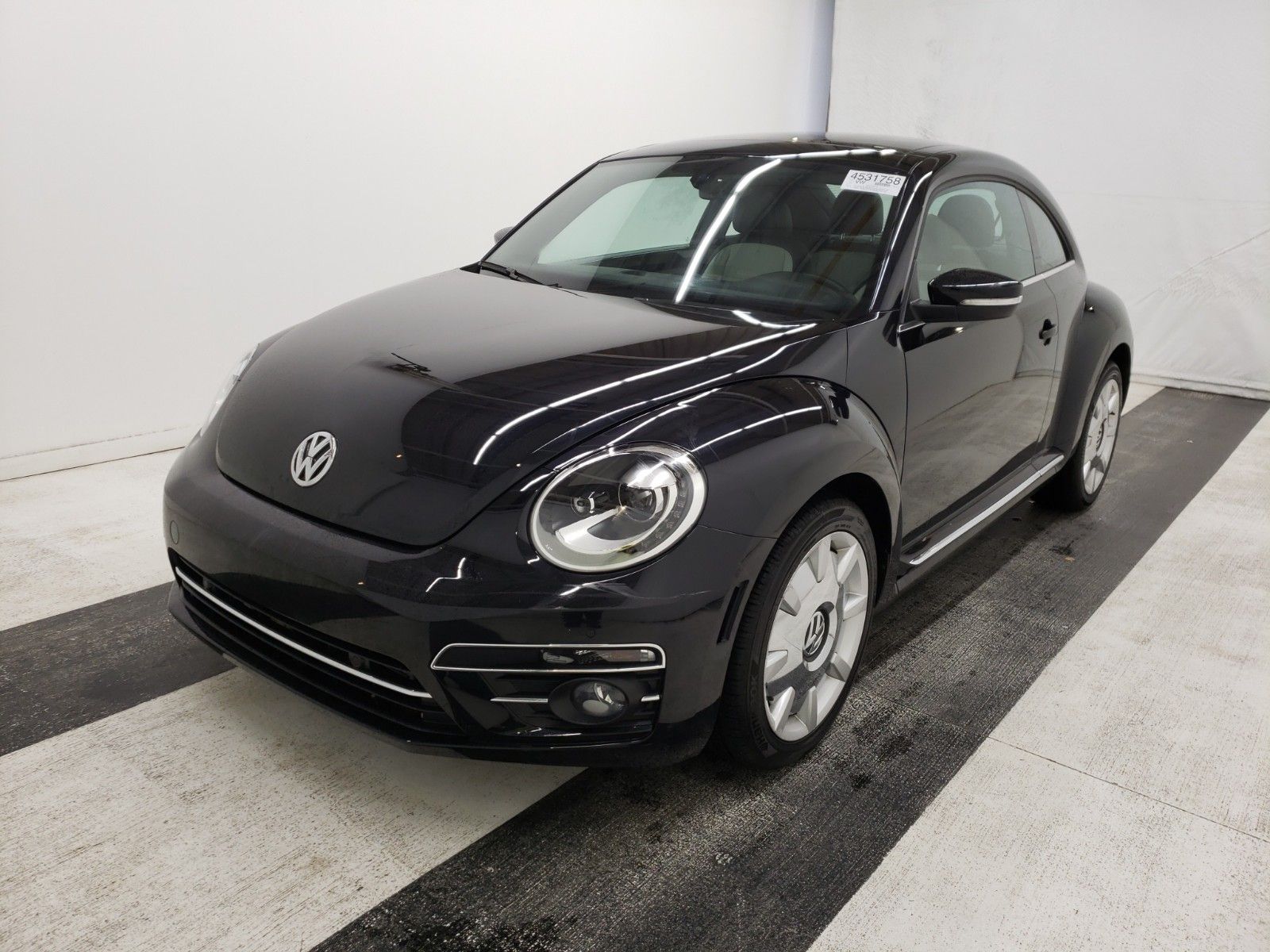 Купить VOLKSWAGEN BEETLE 2019: Авто с пробегом из США в Бишкеке и  Кыргызстане. Бу авто с авторынков США