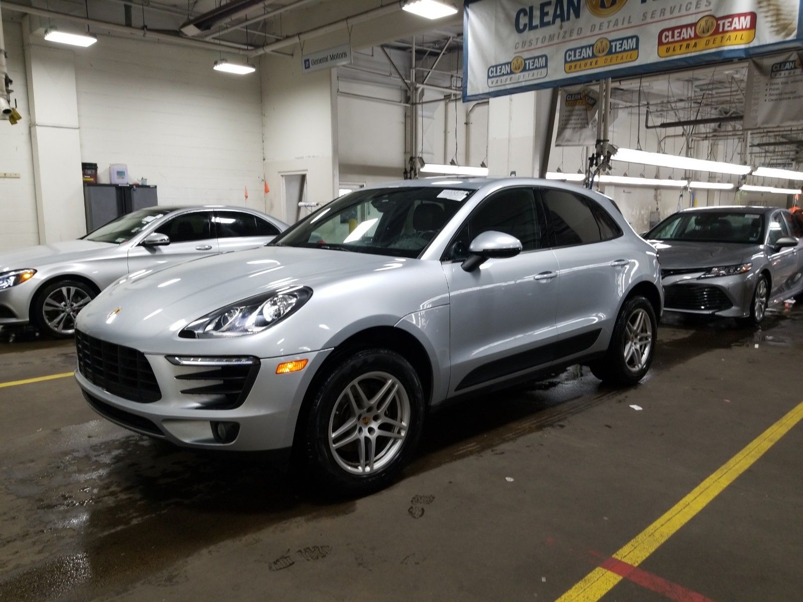2017 Porsche Macan 2.0. Lot 99921011788 Vin WP1AA2A54HLB05494