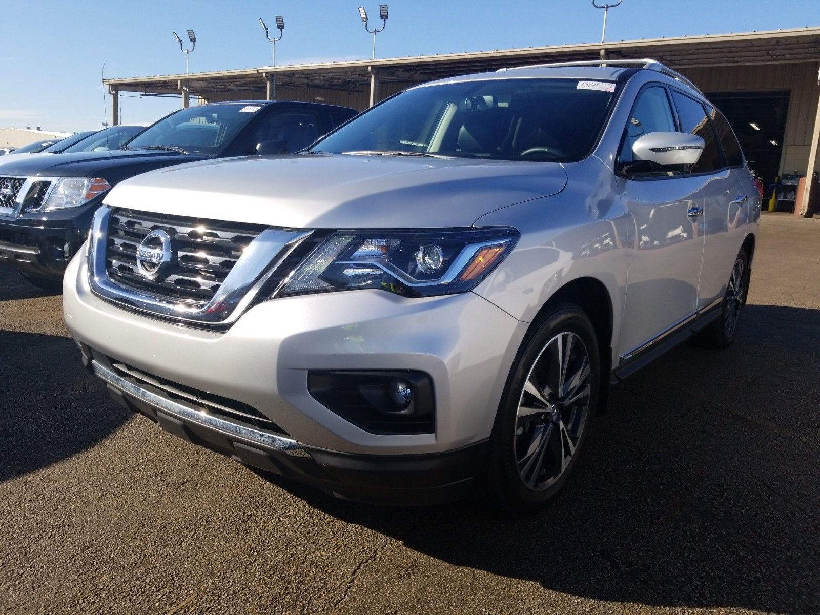 2019 Nissan Pathfinder 3.5. Lot 99917955378 Vin 5N1DR2MN2KC625926