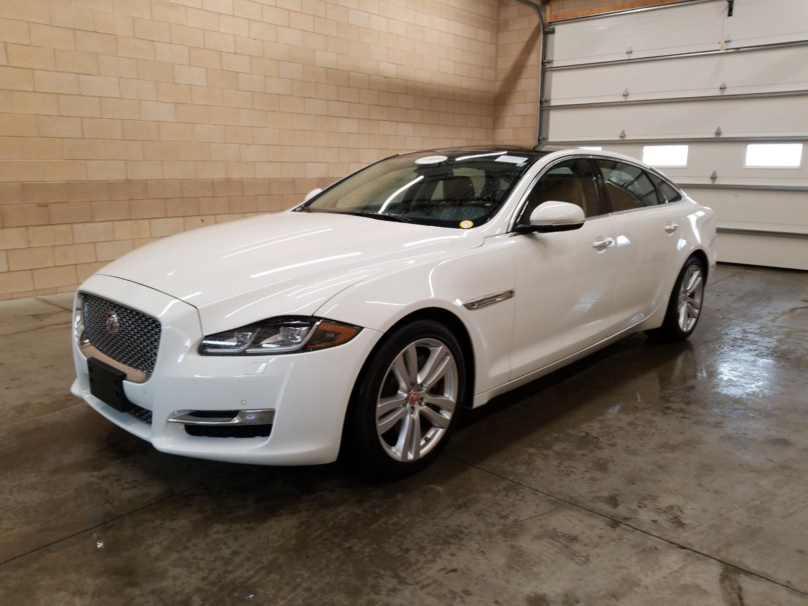 2017 Jaguar Xj 3.0. Lot 999186945009 Vin SAJWJ2GD1H8W09298