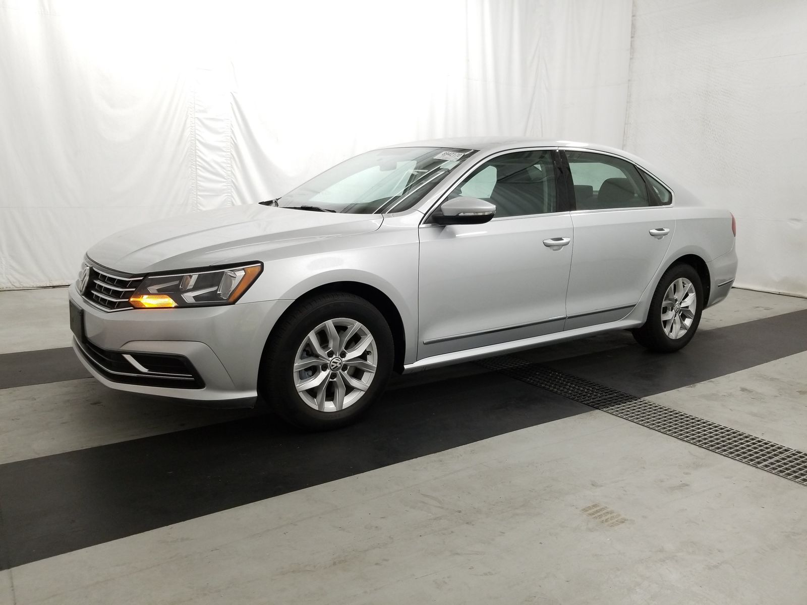 2017 Volkswagen Passat 1.8. Lot 99913381463 Vin 1VWAT7A36HC065343