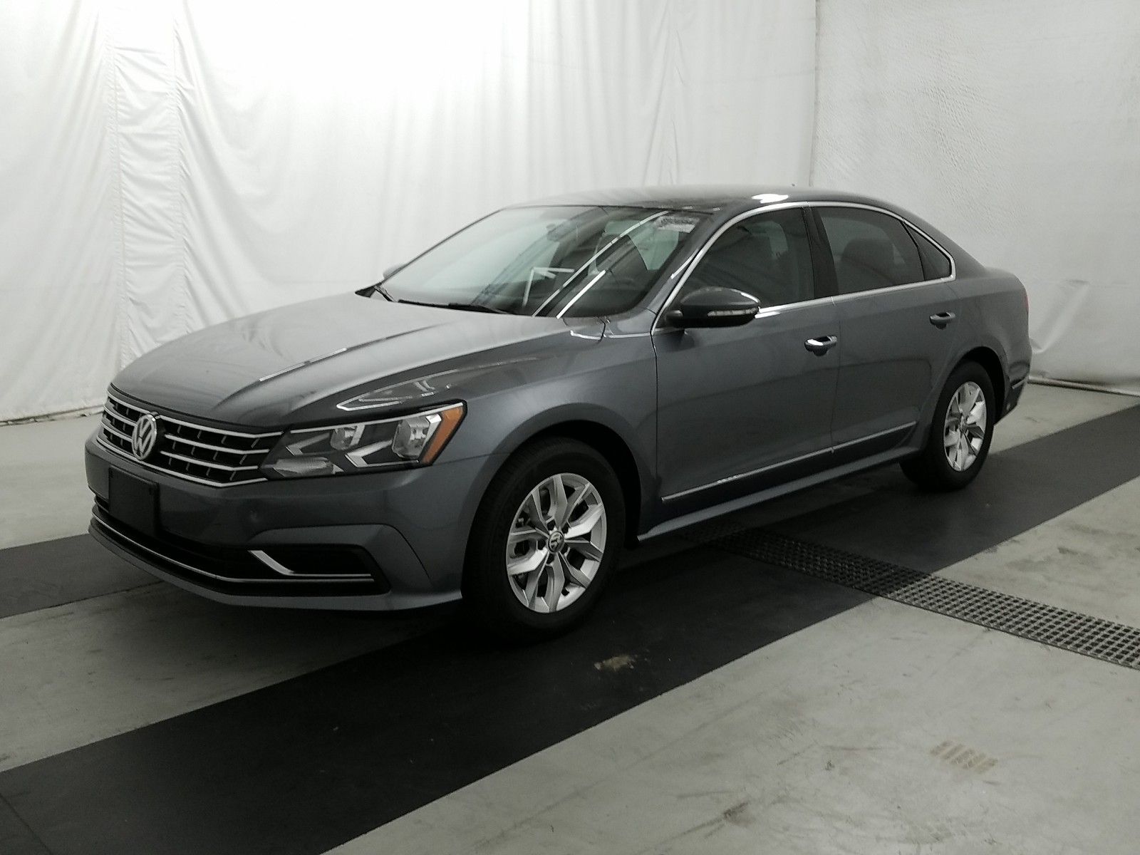 2017 Volkswagen Passat 1.8. Lot 99913355439 Vin 1VWAT7A37HC068333