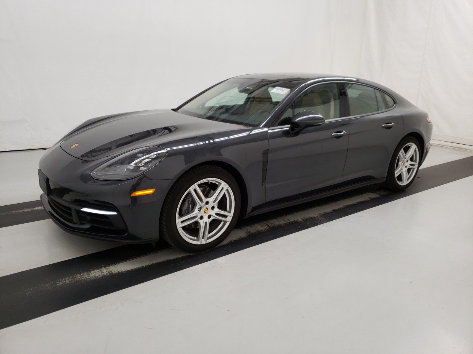 2017 Porsche Panamera 3.0. Lot 99921353869 Vin WP0AA2A75HL100520