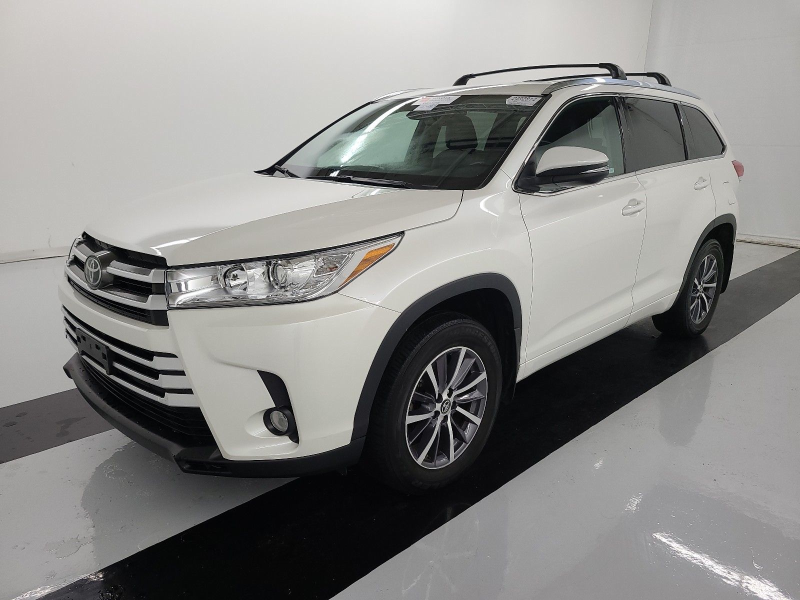 2017 Toyota Highlander 3.5. Lot 99912968470 Vin 5TDJZRFH8HS513405