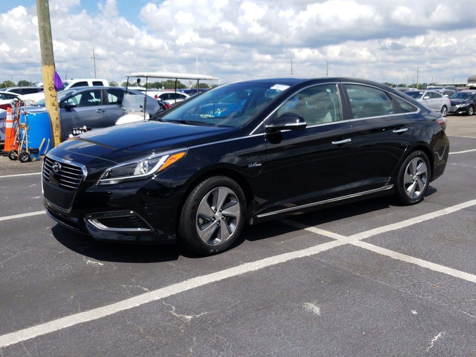 2017 Hyundai Sonata plug-in hybrid 2.0. Lot 99915980428 Vin KMHE54L24HA060697
