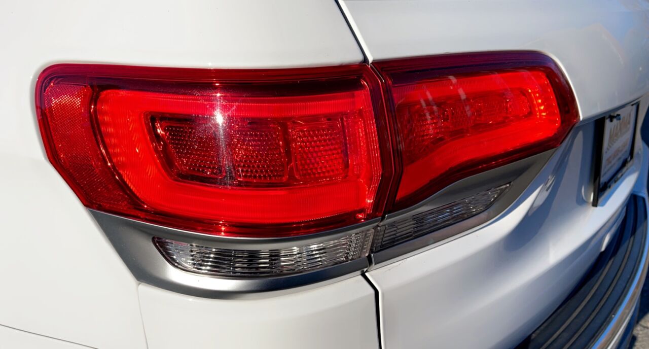 2018 Jeep Grand Cherokee Sterling Edition 4x4 4dr SUV AWD