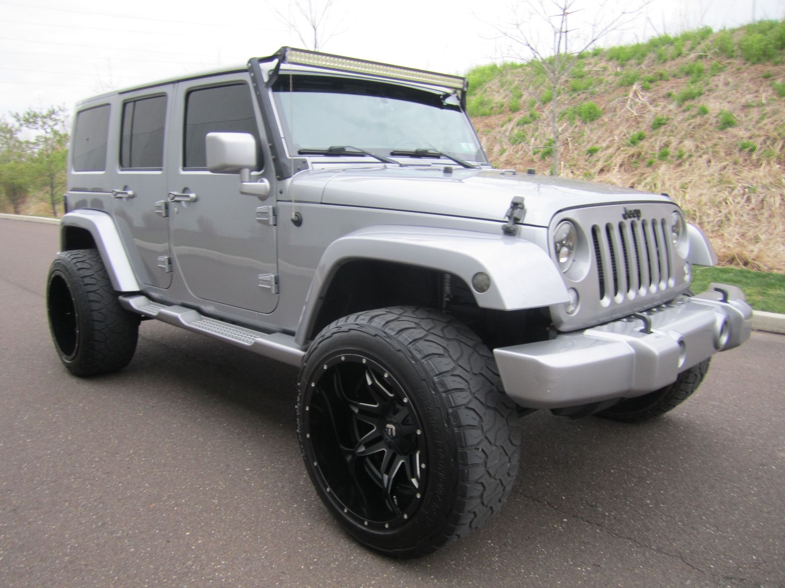 JEEP SAHARA - 1