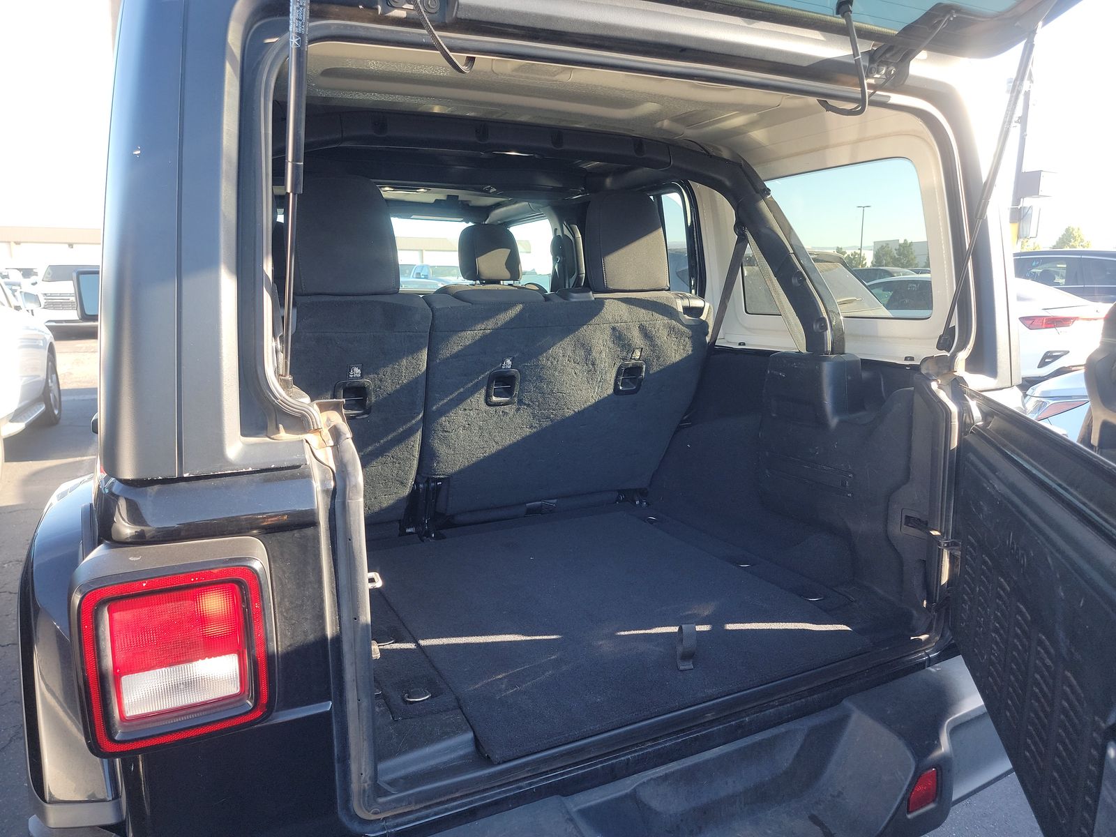 2020 Jeep Wrangler SAHARA AWD