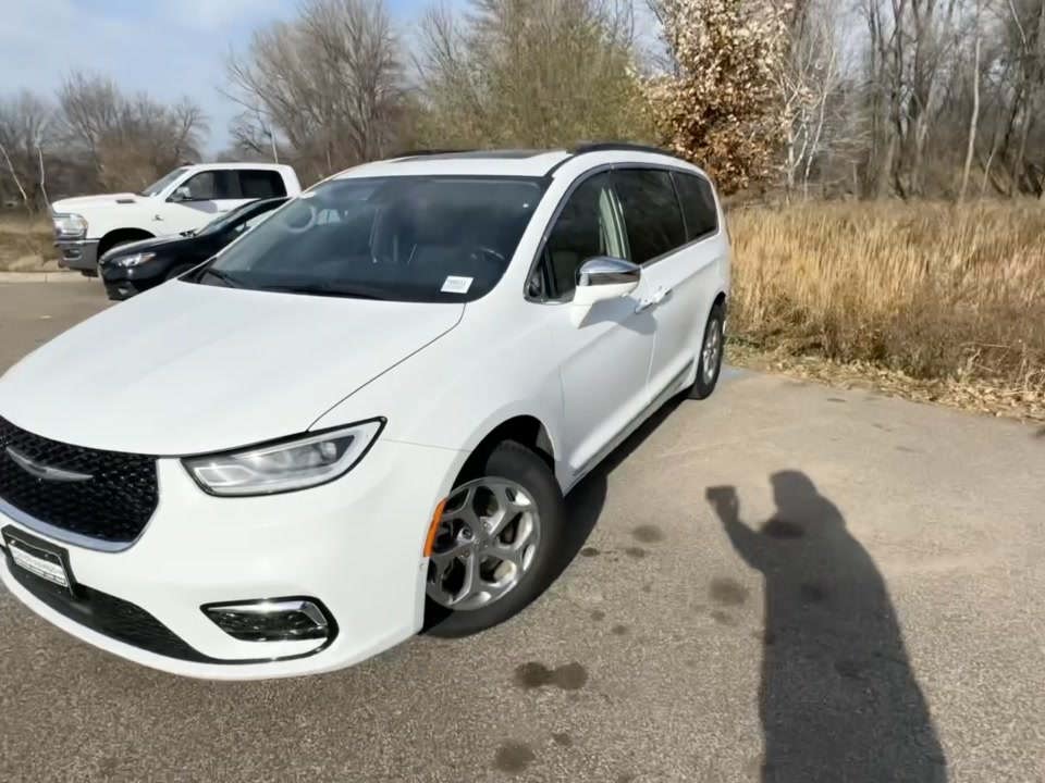Used 2022 Chrysler Pacifica Limited with VIN 2C4RC1GG4NR111638 for sale in Minneapolis, Minnesota