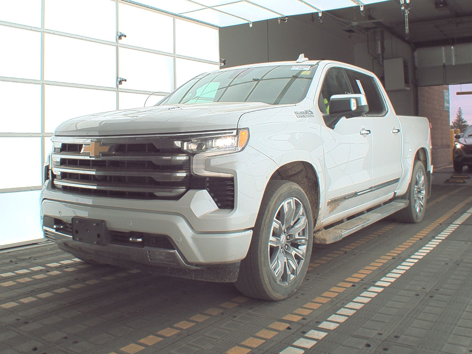 Used 2022 Chevrolet Silverado 1500 High Country with VIN 3GCUDJEL2NG533243 for sale in Minneapolis, Minnesota