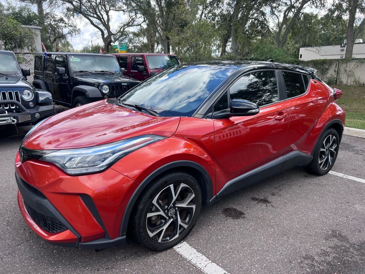 2020 Toyota C-HR XLE 4DR CROSSOVER FWD