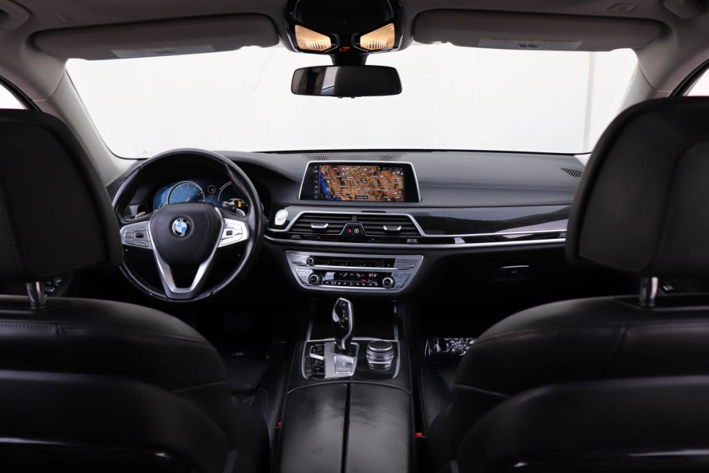 2017 BMW 7 Series 750i RWD