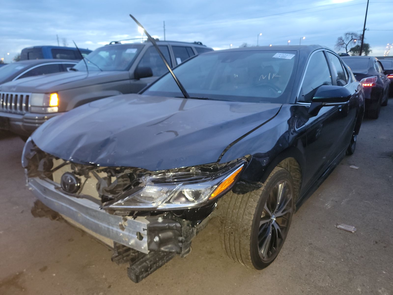2019 Toyota Camry SE FWD