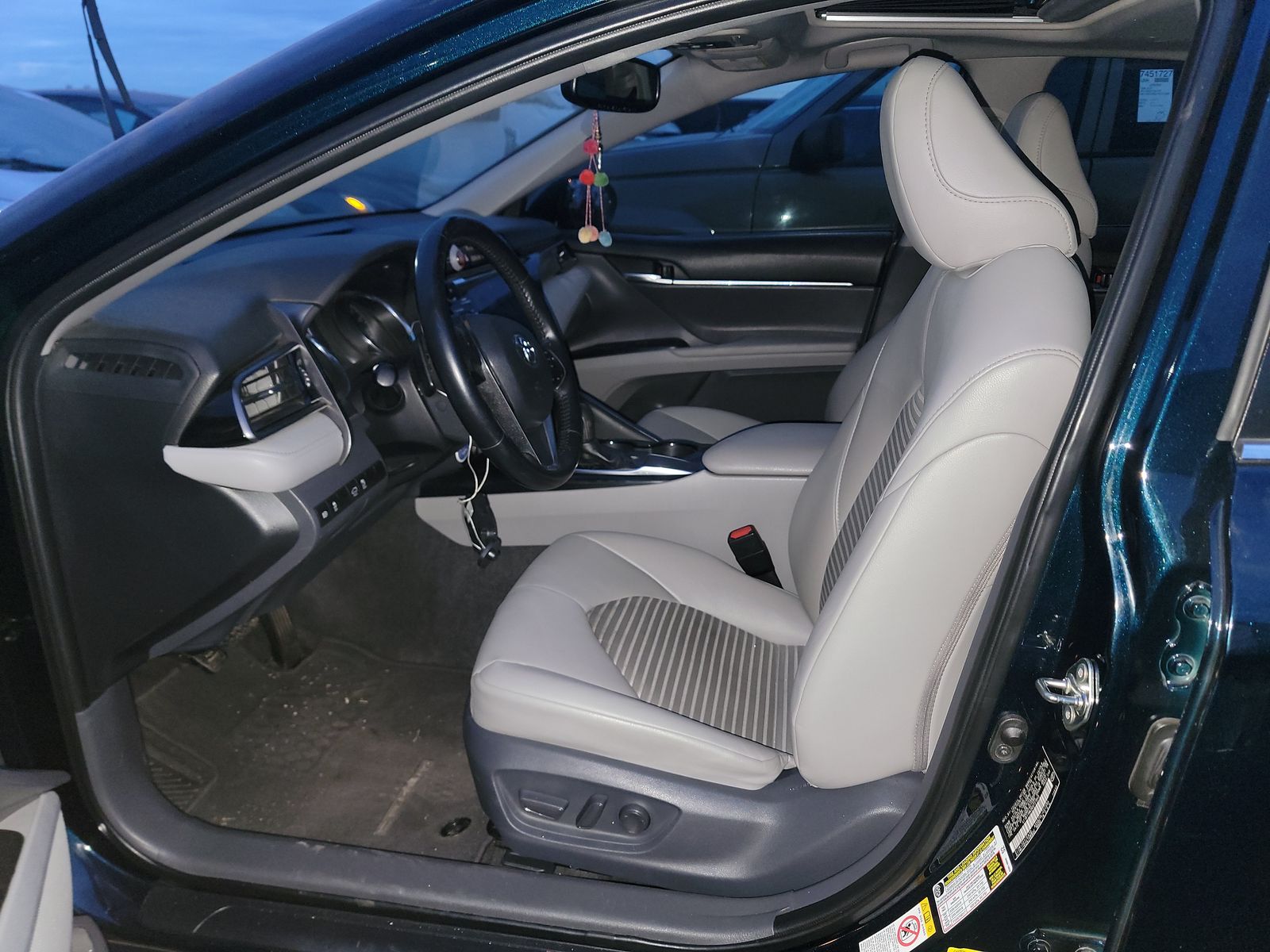 2019 Toyota Camry SE FWD