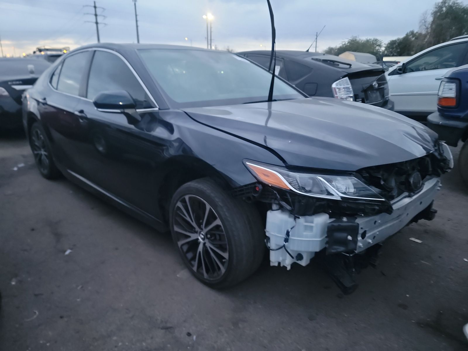 2019 Toyota Camry SE FWD