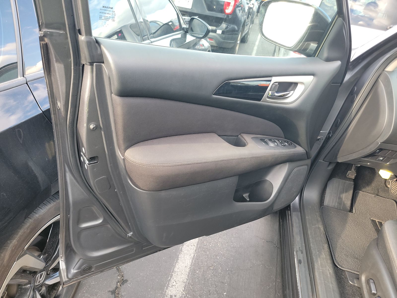 2017 Nissan Pathfinder SV FWD