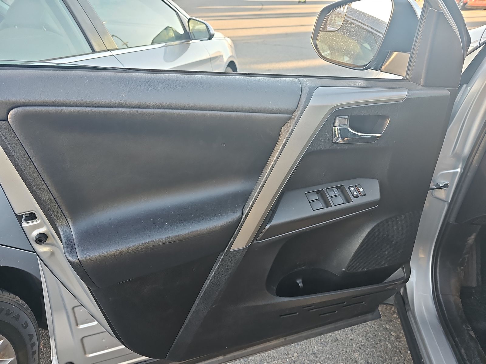 2018 Toyota RAV4 XLE FWD