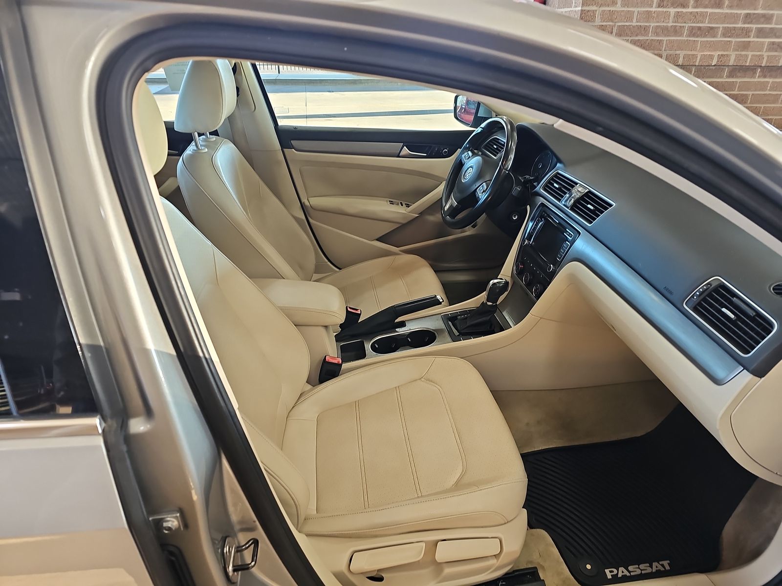 2014 Volkswagen Passat TDI SE FWD