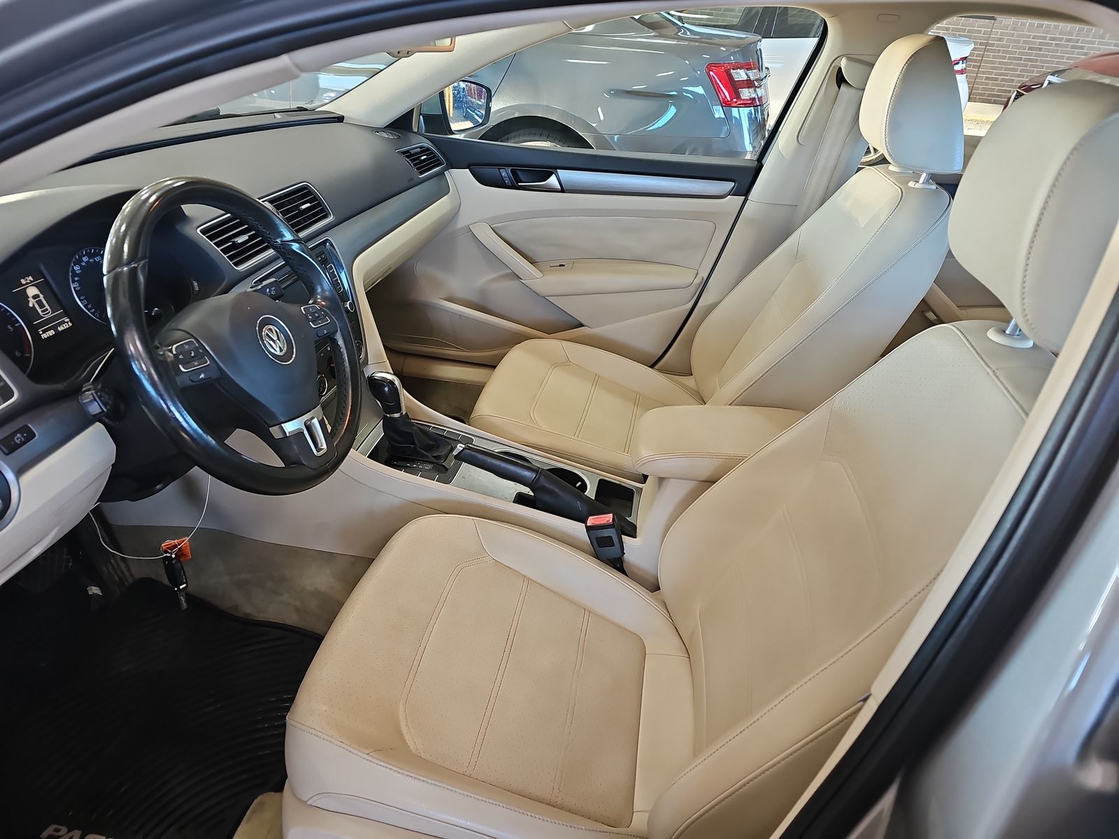 2014 Volkswagen Passat TDI SE FWD