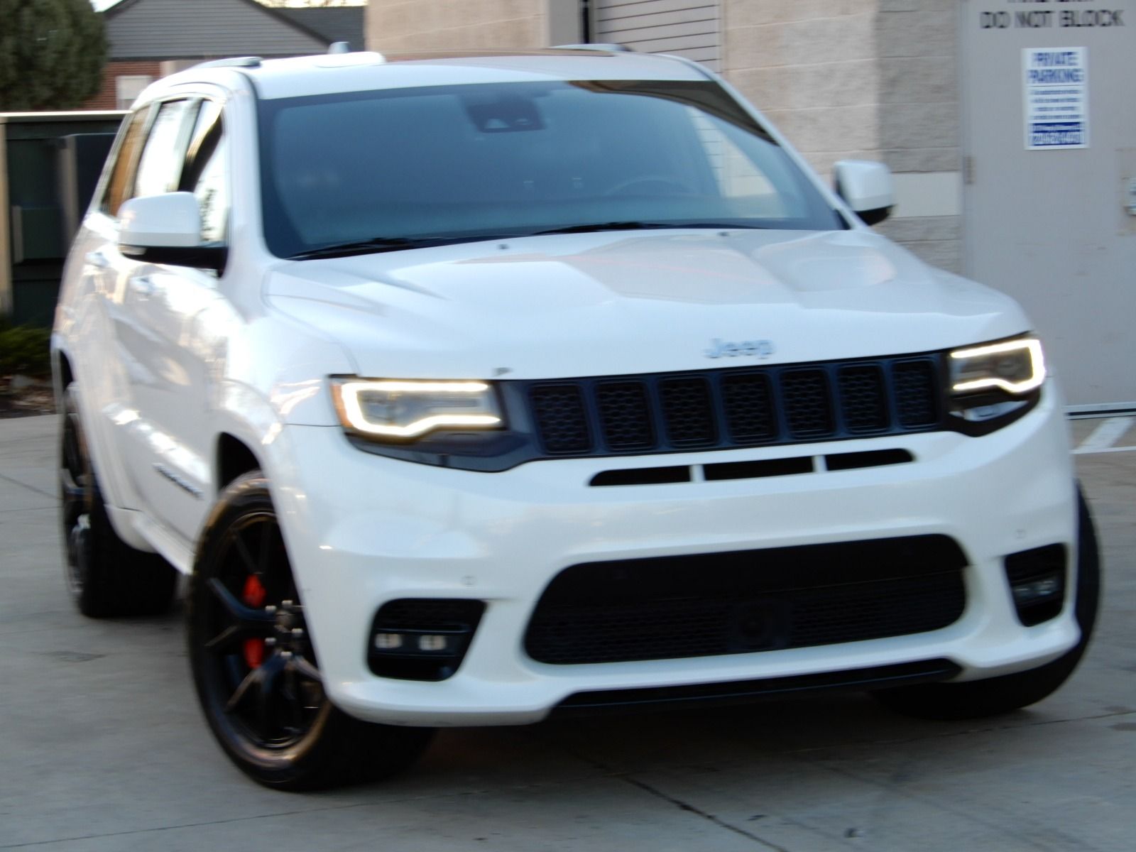 2017 Jeep Grand Cherokee SRT AWD - купить Авто из сша Jeep в Киеве и  Украине, 2017 Jeep Grand Cherokee SRT AWD из США - пригон авто из сша, цена  в компании Autofreedom