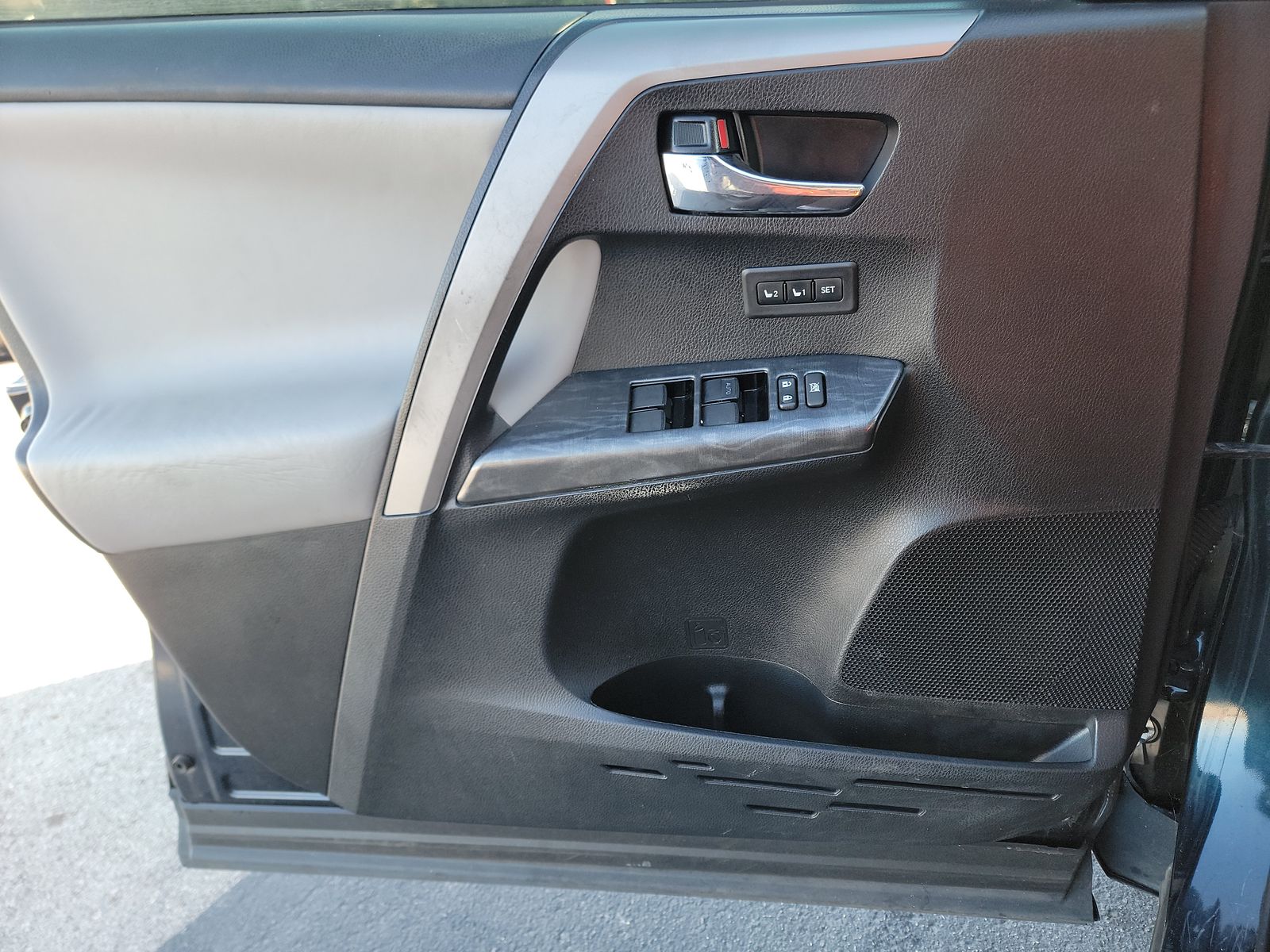 2017 Toyota RAV4 PLATINUM FWD