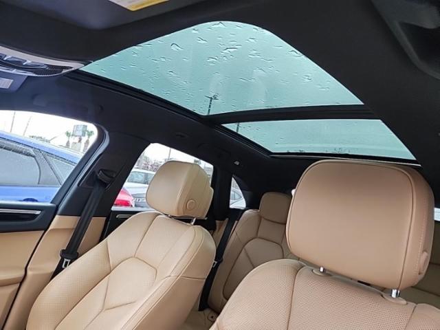 2017 Porsche Macan Base AWD
