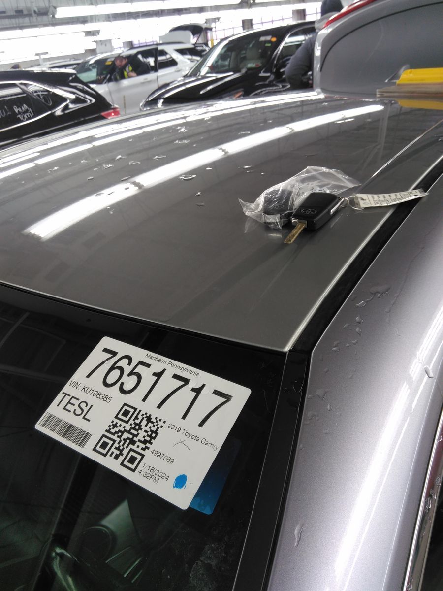 2019 Toyota Camry SE FWD