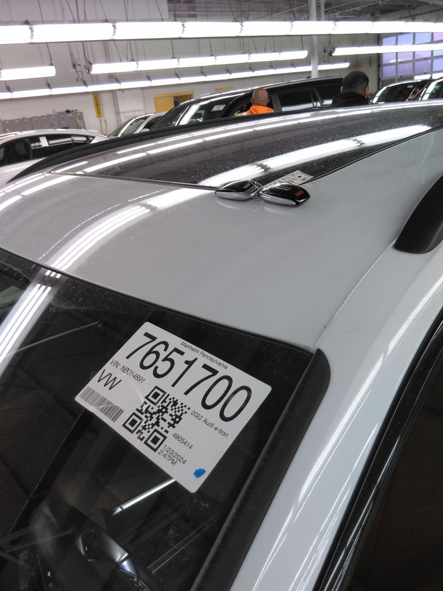 2022 Audi e-tron Premium AWD