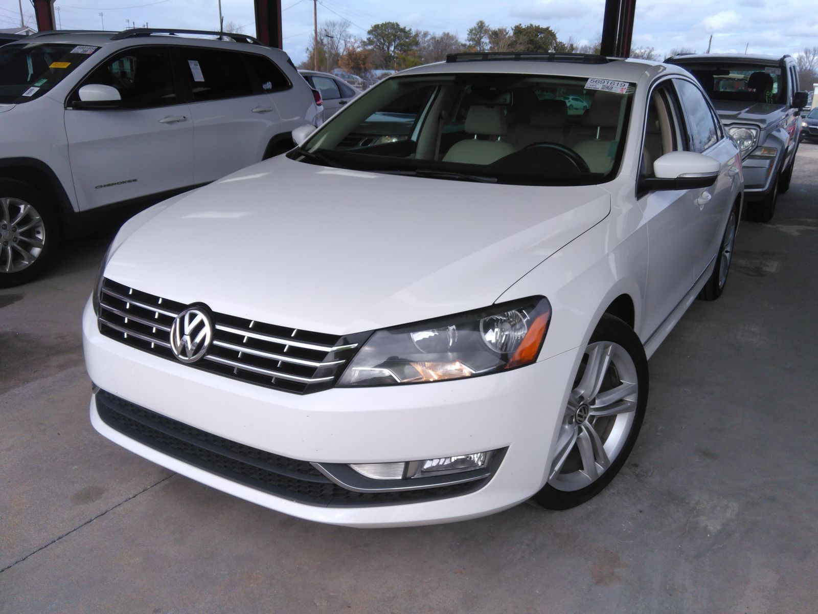 2014 Volkswagen Passat 1.8T SEL Premium FWD