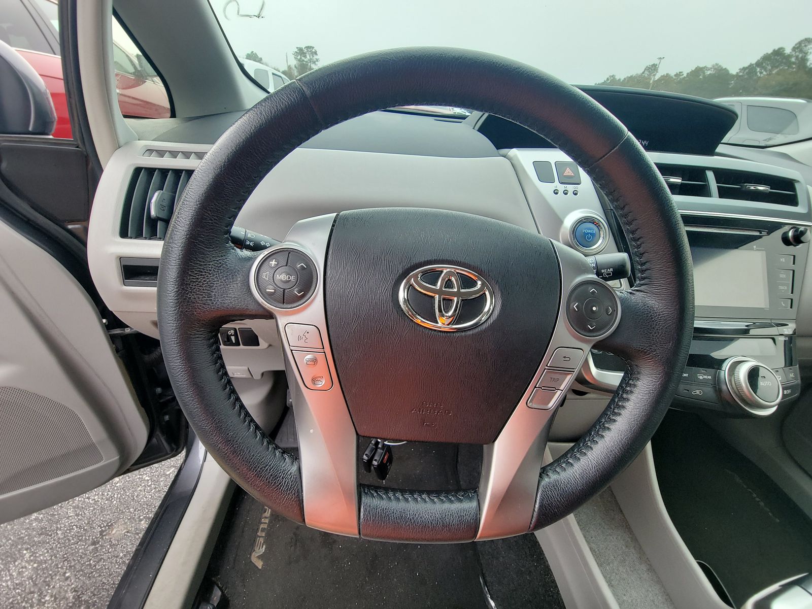 2017 Toyota Prius v FOUR FWD