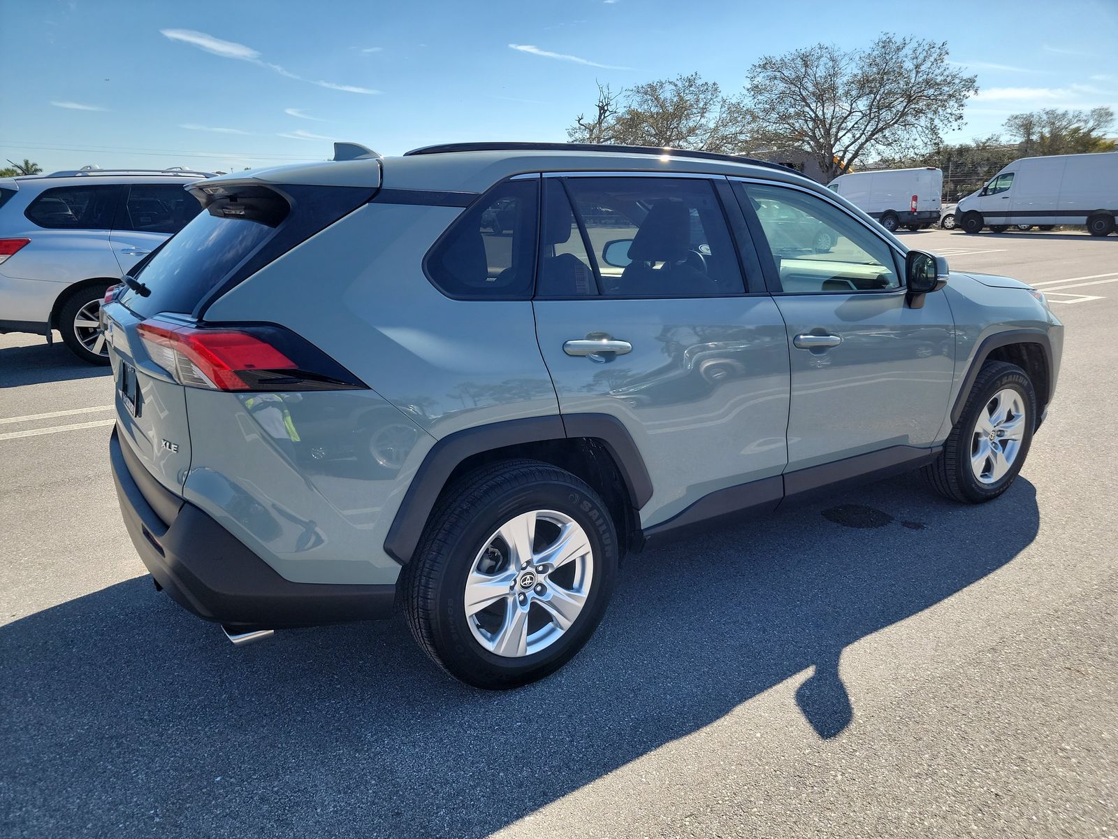 2020 Toyota RAV4 XLE FWD