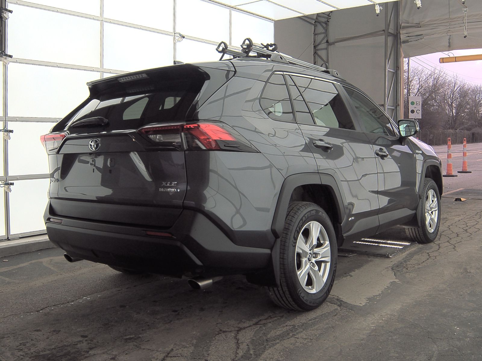 2020 Toyota RAV4 HYBRID XLE AWD