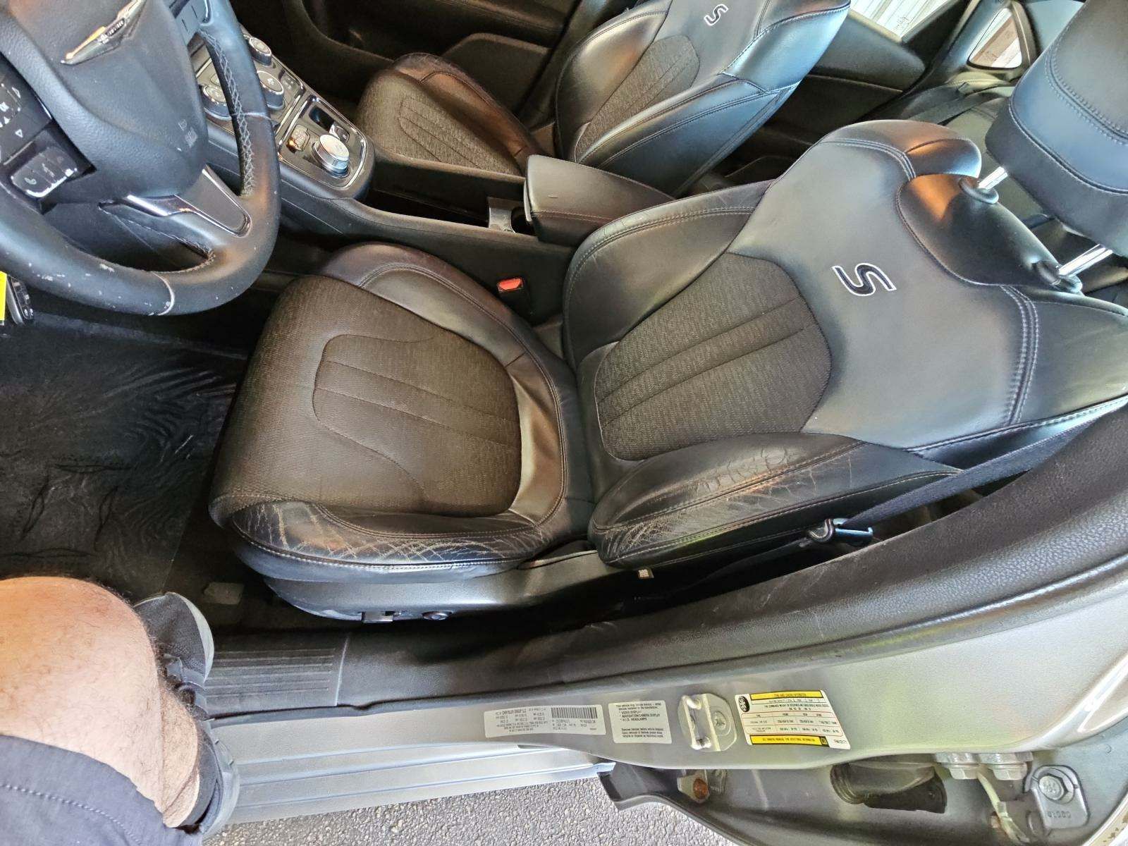 2015 Chrysler 200 S FWD