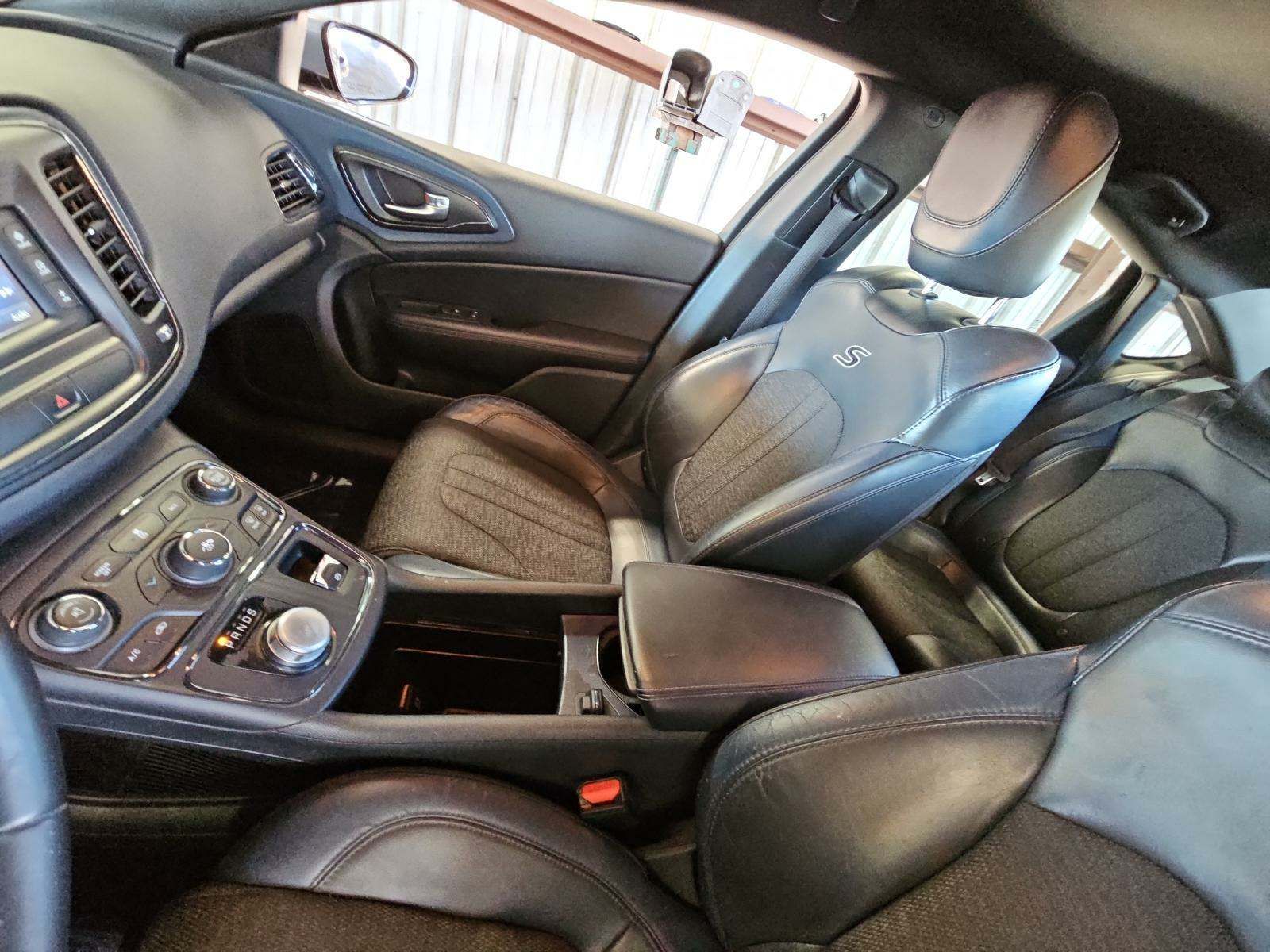 2015 Chrysler 200 S FWD