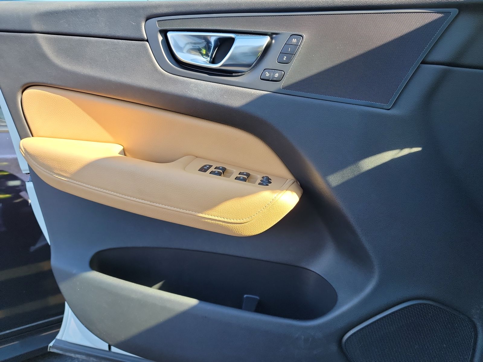 2020 Volvo XC60 MOMENTUM AWD