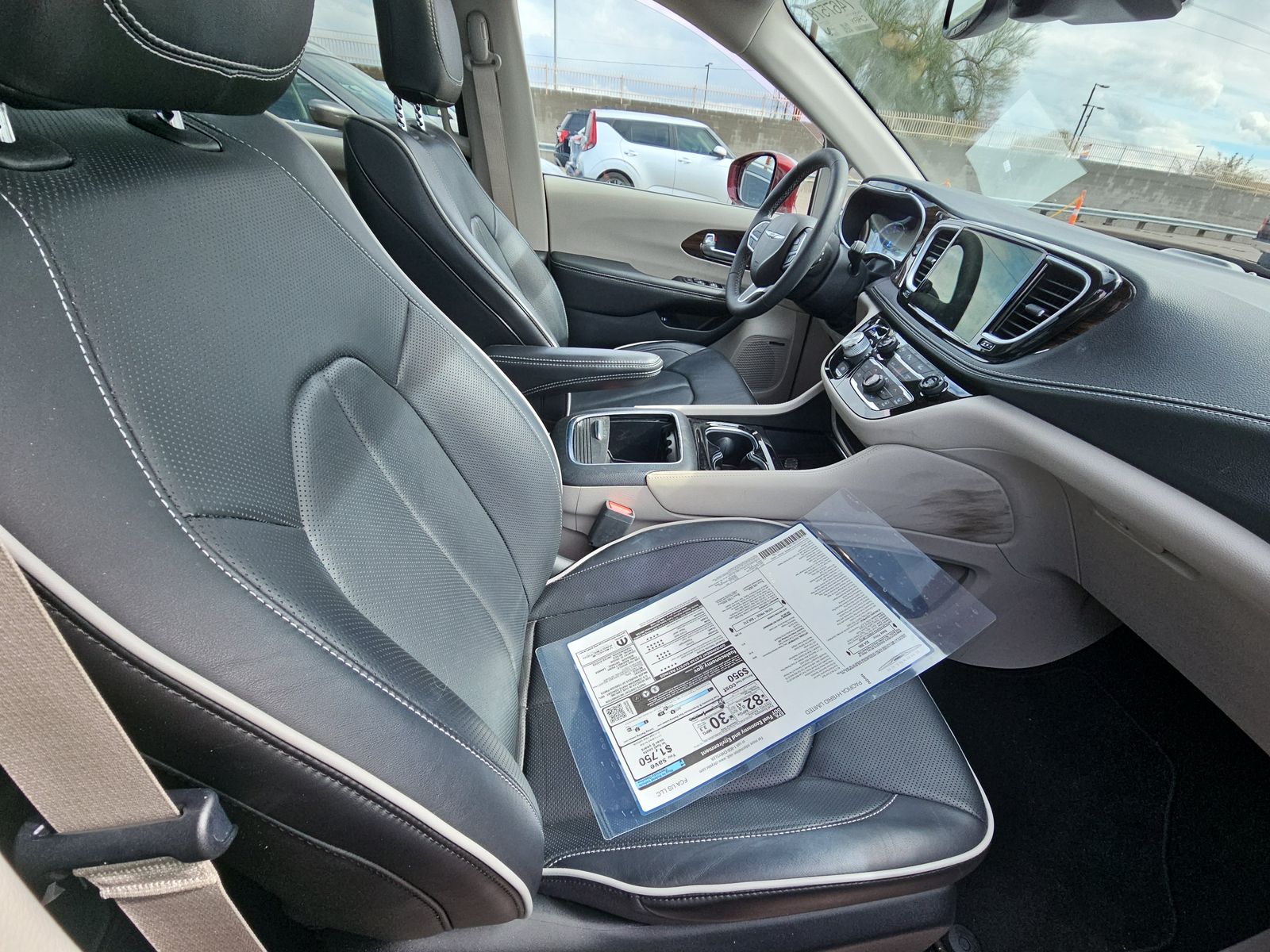 2022 Chrysler Pacifica Hybrid Limited FWD