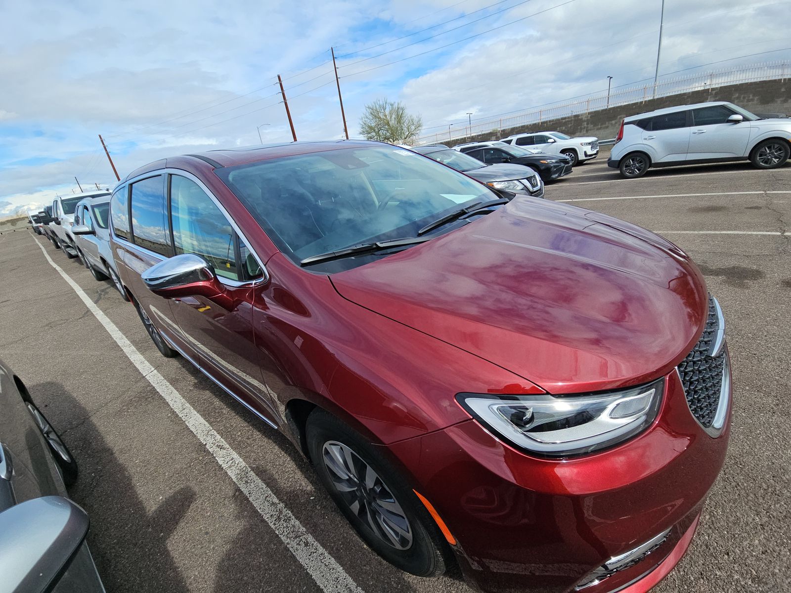 2022 Chrysler Pacifica Hybrid Limited FWD