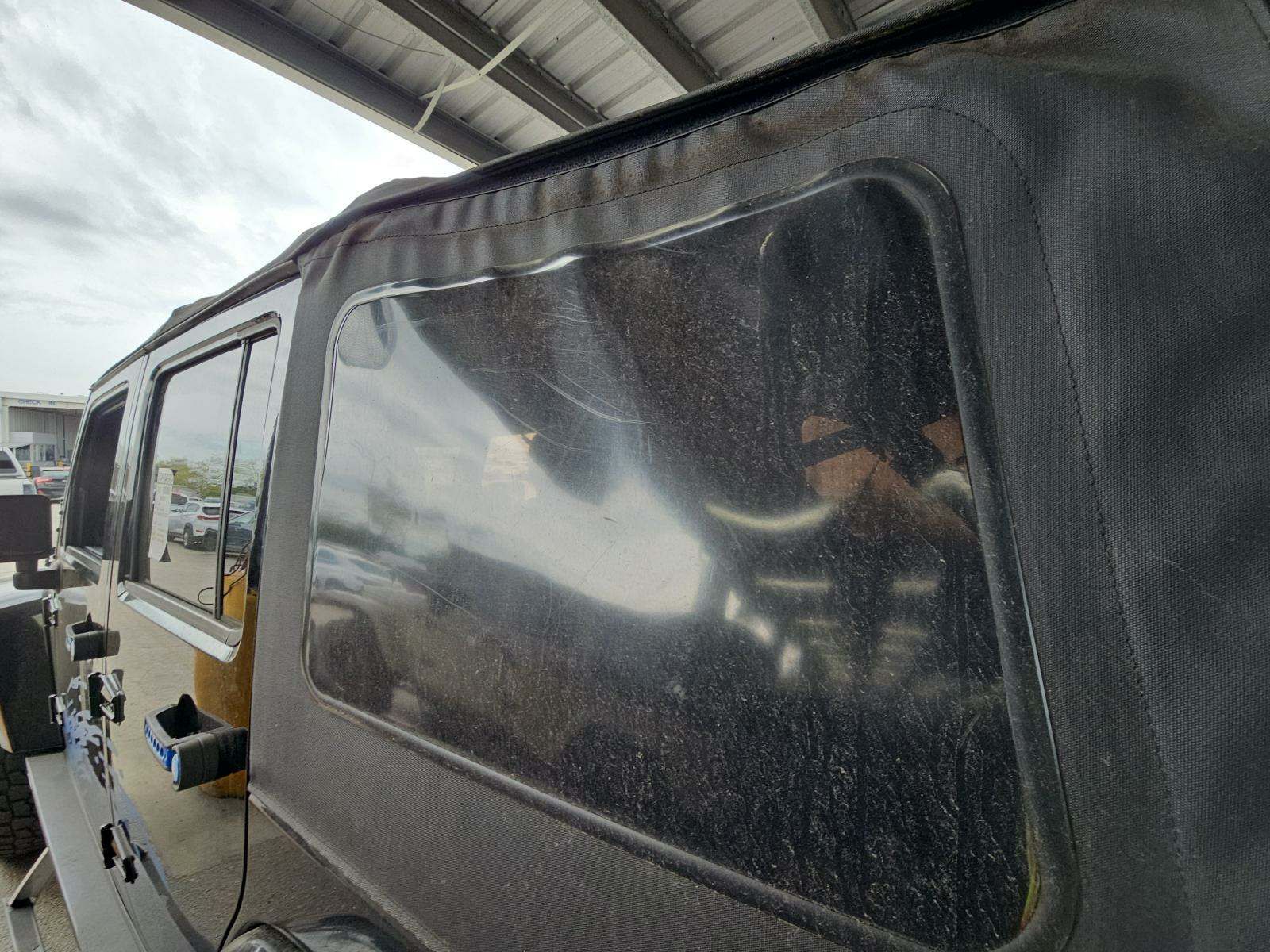 2015 Jeep Wrangler SAHARA AWD