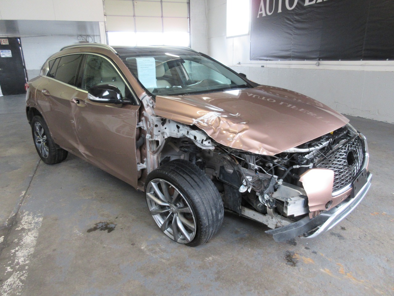 2017 INFINITI QX30 Premium