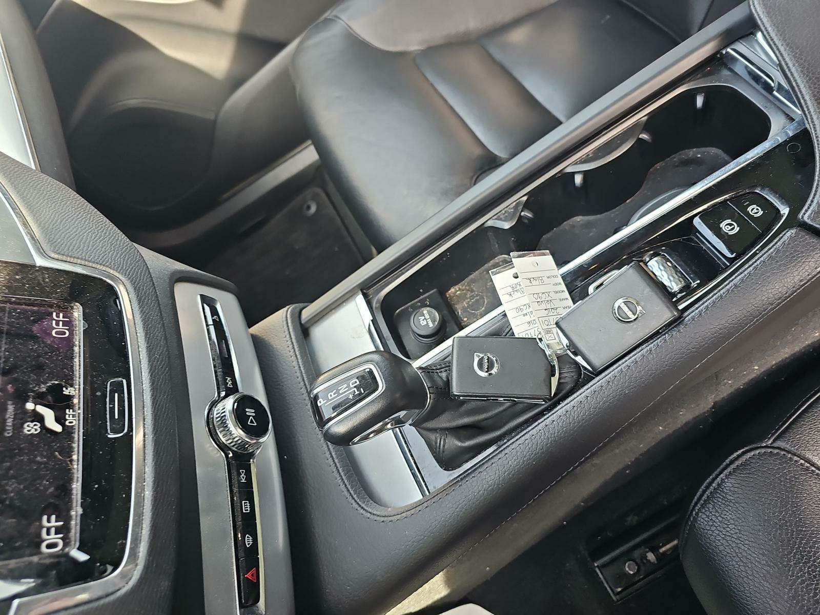 2016 Volvo XC90 T5 MOMENTM AWD