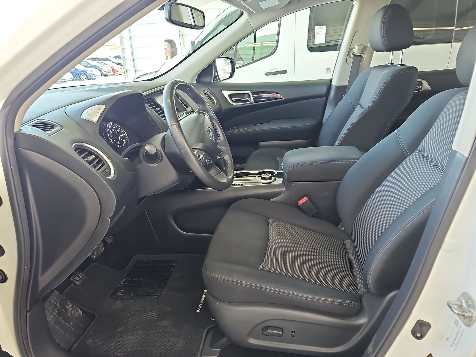 2017 Nissan Pathfinder SV AWD