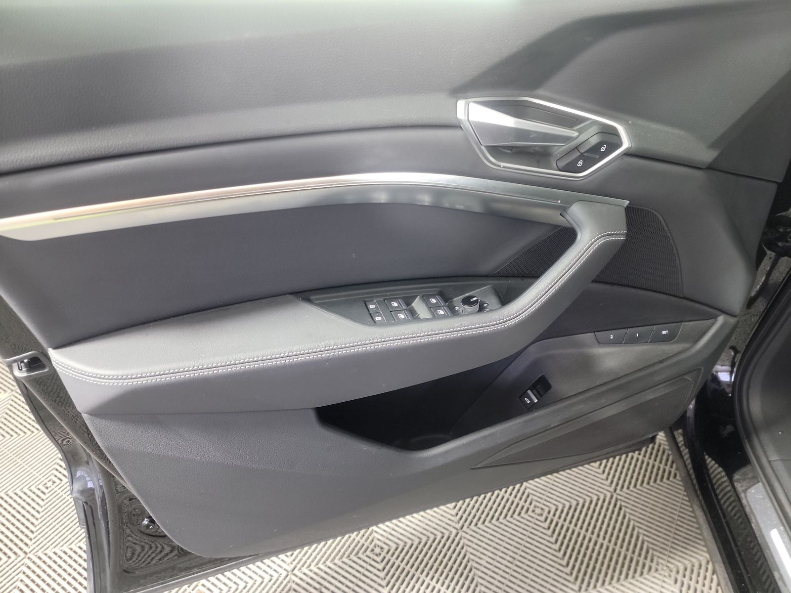 2021 Audi e-tron Premium AWD