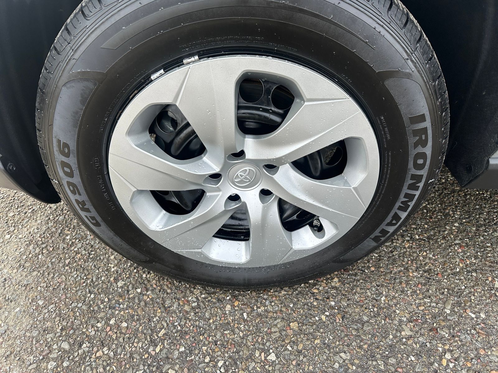 2021 Toyota RAV4 LE FWD