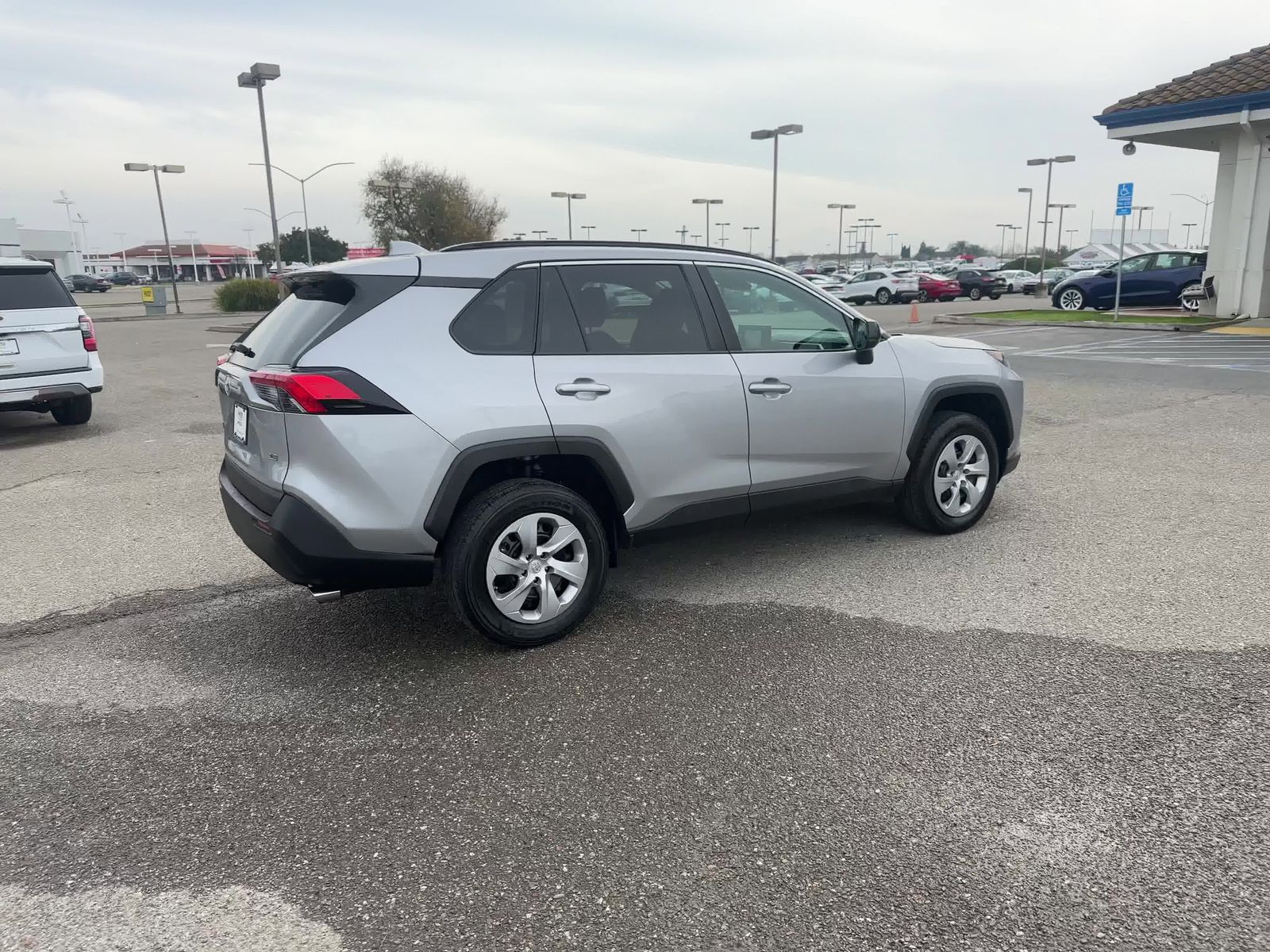 2021 Toyota RAV4 LE FWD