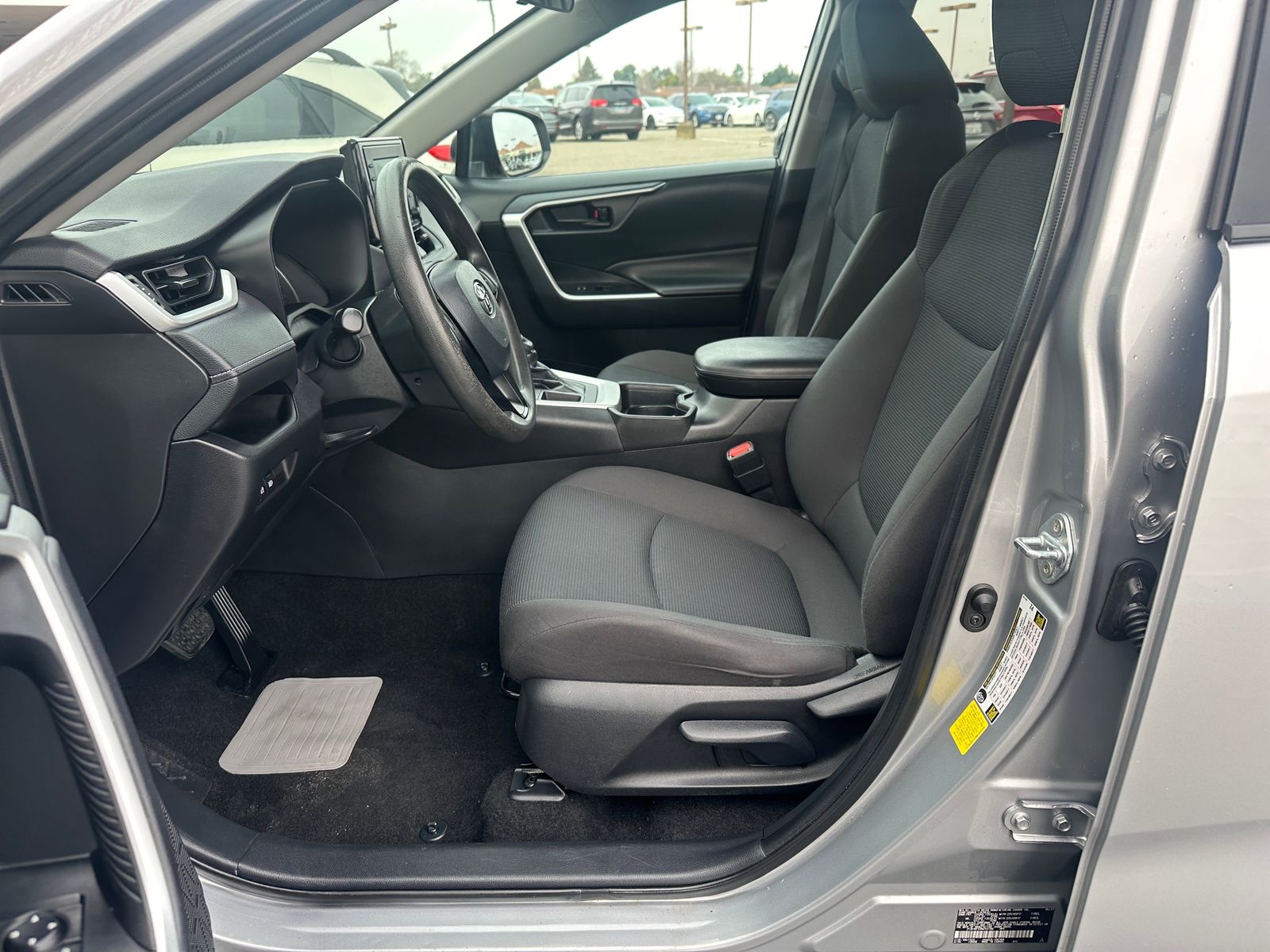 2021 Toyota RAV4 LE FWD