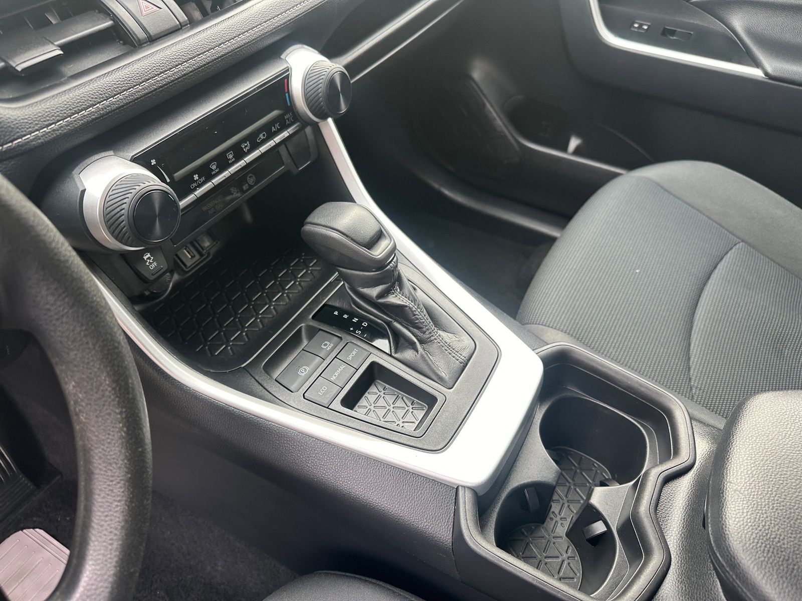 2021 Toyota RAV4 LE FWD