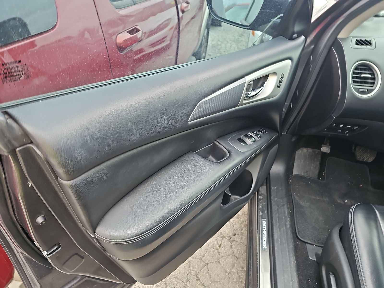 2017 Nissan Pathfinder SL FWD