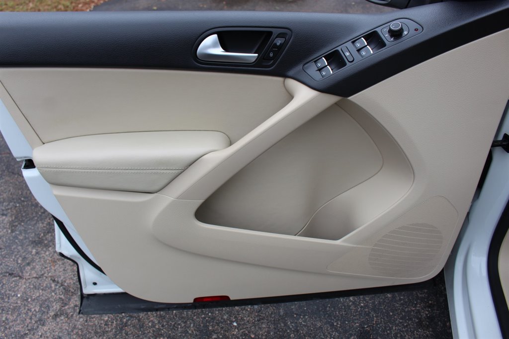 2017 Volkswagen Tiguan 2.0T Wolfsburg Edition FWD